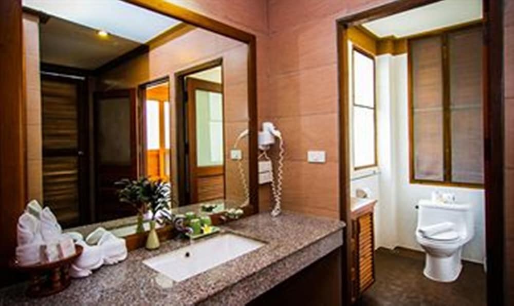Coco Palm Beach Resort — Hotel rooms in Mae Nam, Surat Thani