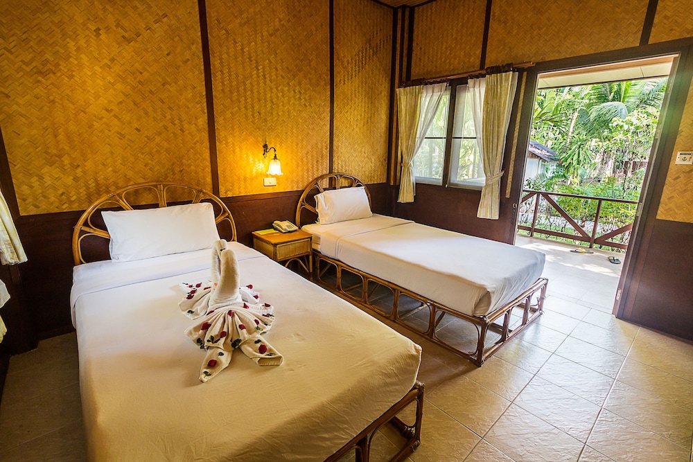 Coco Palm Beach Resort — Hotel rooms in Mae Nam, Surat Thani