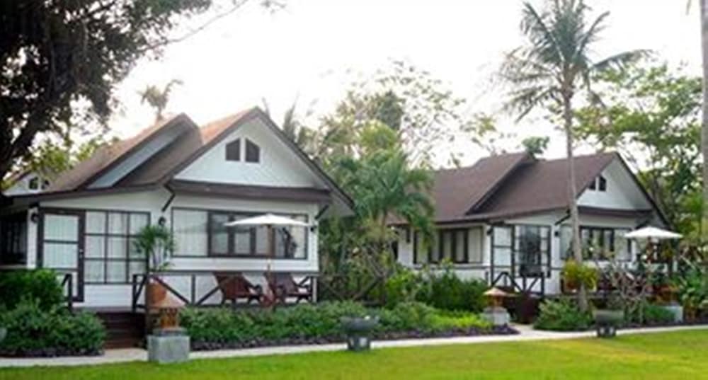 Coco Palm Beach Resort — Hotel building in Mae Nam, Surat Thani