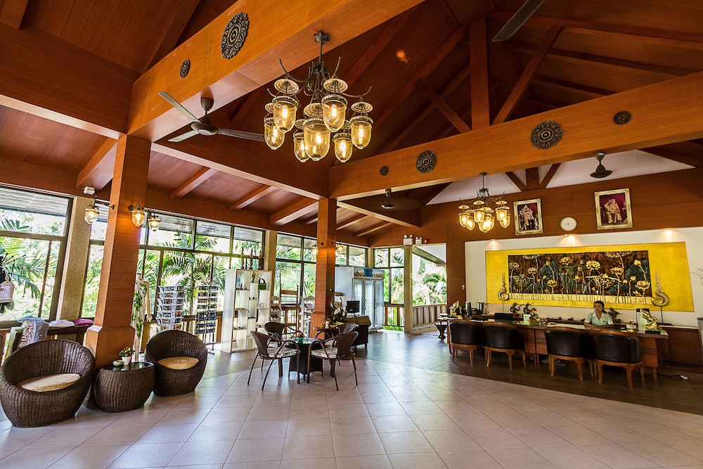 Coco Palm Beach Resort — Hotel building in Mae Nam, Surat Thani