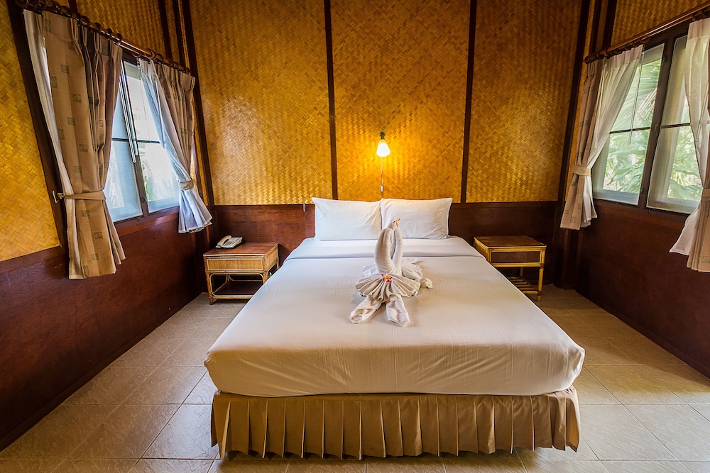 Coco Palm Beach Resort — Hotel rooms in Mae Nam, Surat Thani
