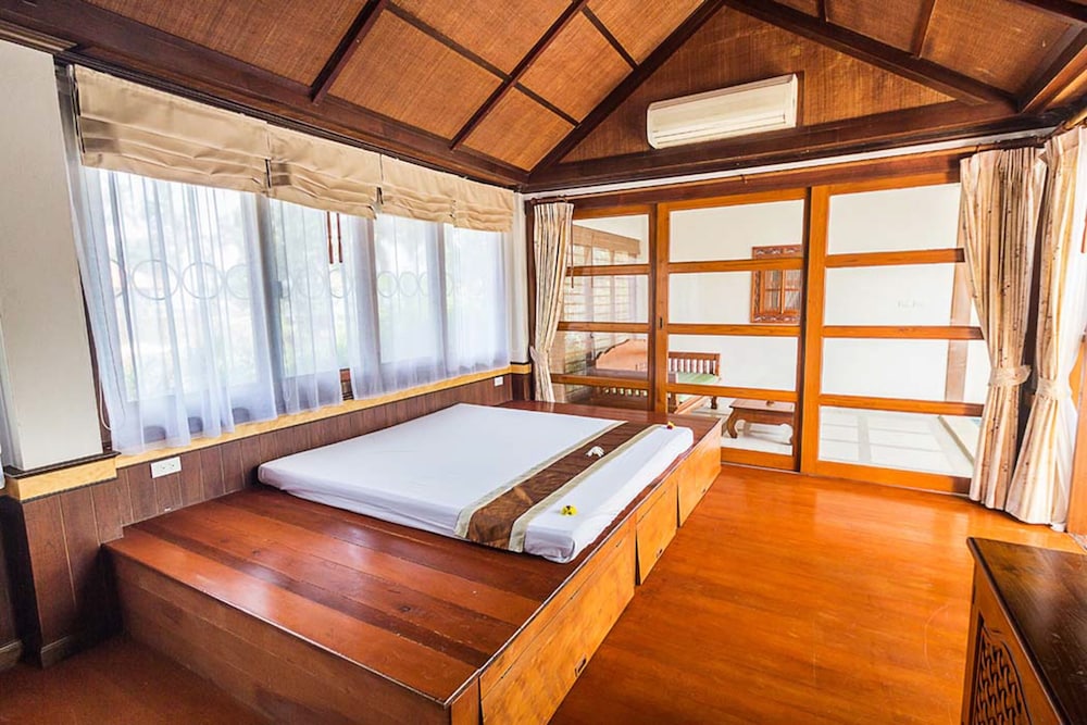 Coco Palm Beach Resort — Hotel rooms in Mae Nam, Surat Thani
