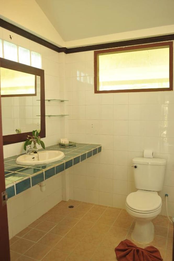 Coco Palm Beach Resort — Hotel rooms in Mae Nam, Surat Thani