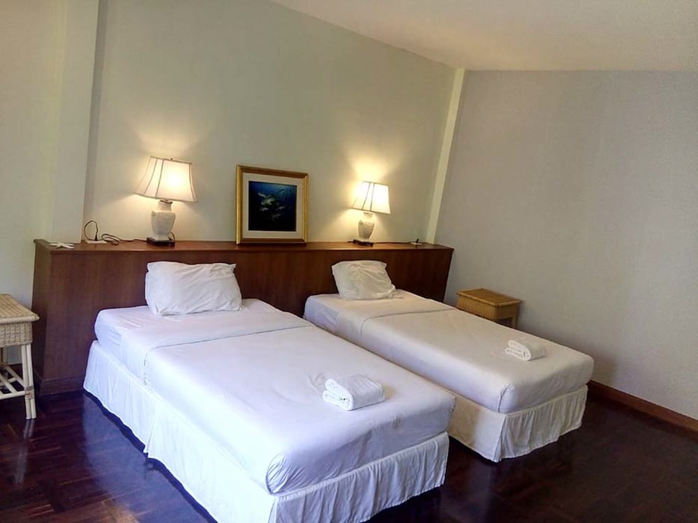 Coco Palm Beach Resort — Hotel rooms in Mae Nam, Surat Thani