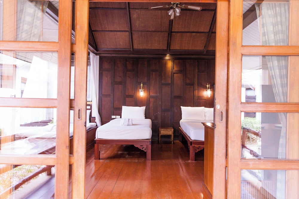 Coco Palm Beach Resort — Hotel rooms in Mae Nam, Surat Thani