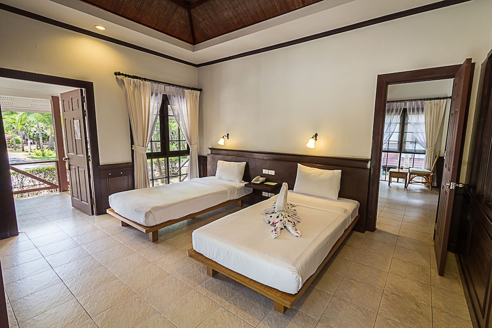 Coco Palm Beach Resort — Hotel rooms in Mae Nam, Surat Thani