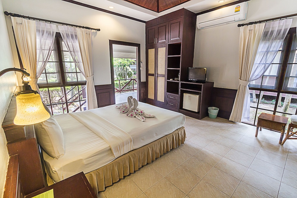 Coco Palm Beach Resort — Hotel rooms in Mae Nam, Surat Thani