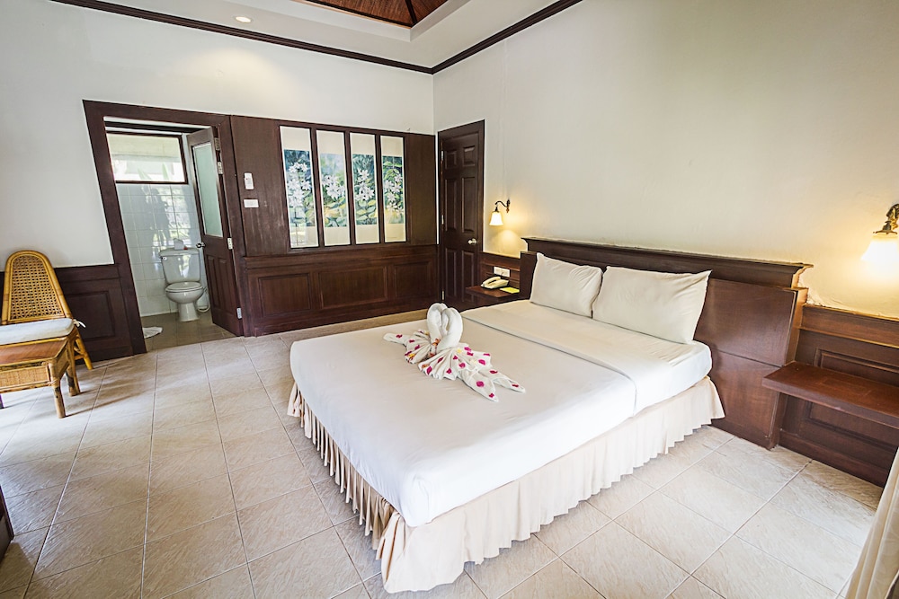 Coco Palm Beach Resort — Hotel rooms in Mae Nam, Surat Thani