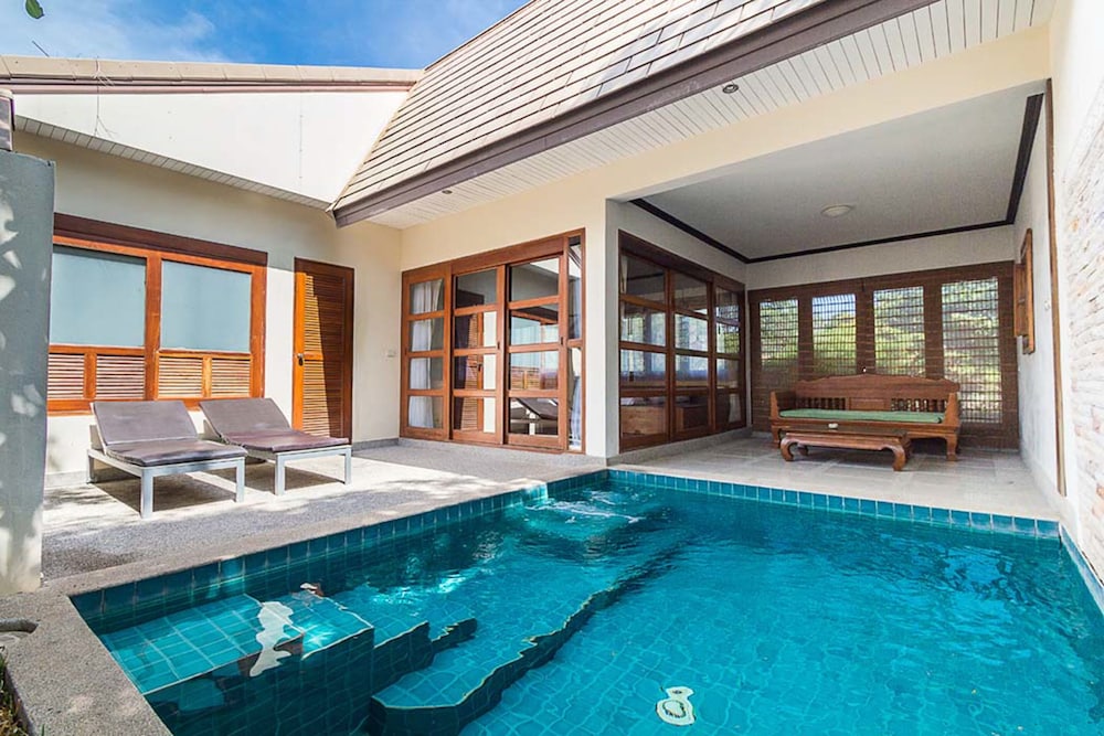 Coco Palm Beach Resort — Swimming pool in Mae Nam, Surat Thani