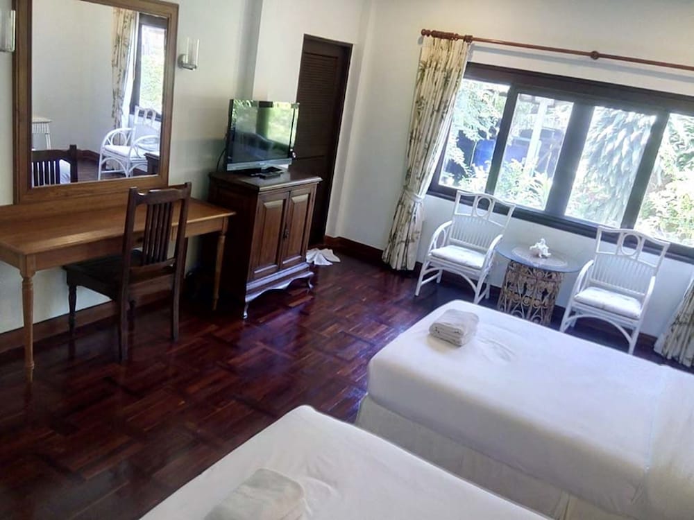 Coco Palm Beach Resort — Hotel rooms in Mae Nam, Surat Thani