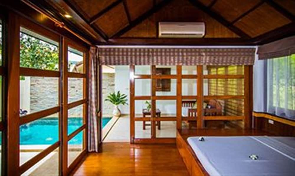 Coco Palm Beach Resort — Hotel rooms in Mae Nam, Surat Thani