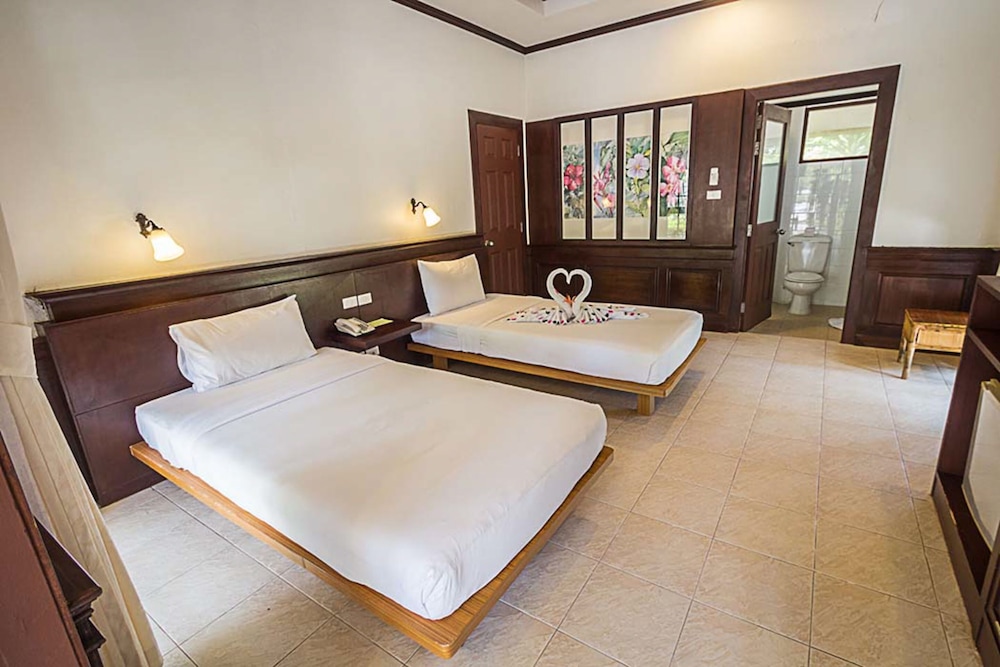 Coco Palm Beach Resort — Hotel rooms in Mae Nam, Surat Thani