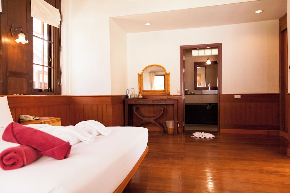 Coco Palm Beach Resort — Hotel rooms in Mae Nam, Surat Thani