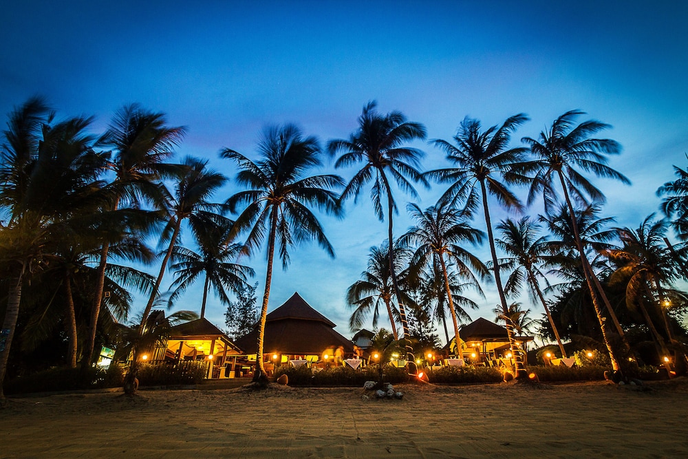 Coco Palm Beach Resort — Beach in Mae Nam, Surat Thani