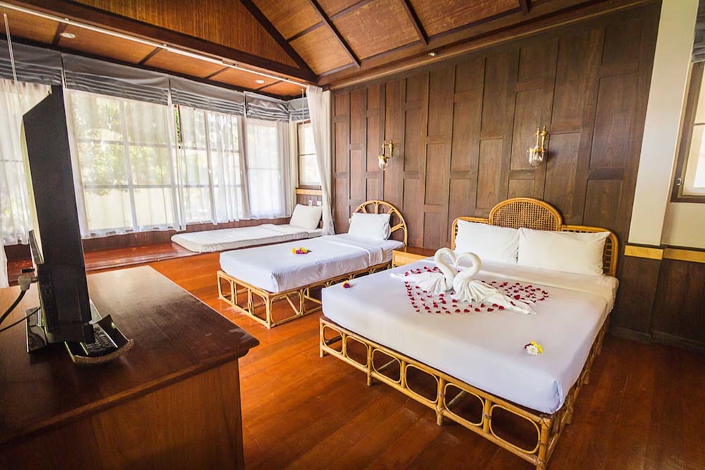 Coco Palm Beach Resort — Hotel rooms in Mae Nam, Surat Thani