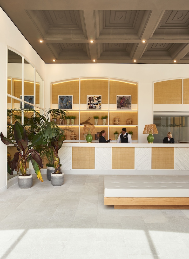 Aparthotel Club del Sol Resort & SPA — Hotel building in Puerto Pollensa, Balearic Islands