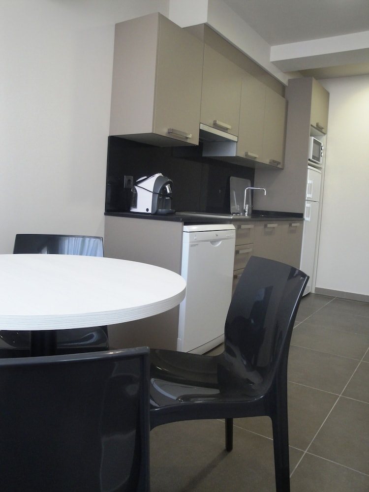 Pierre & Vacances Barcelona Sants — Hotel rooms in Barcelona, Catalonia