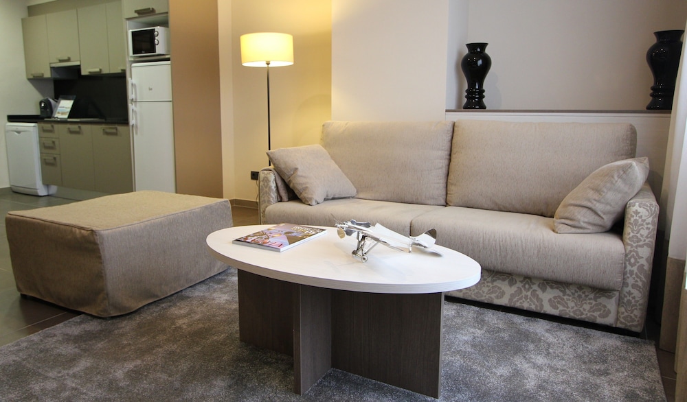 Pierre & Vacances Barcelona Sants — Hotel rooms in Barcelona, Catalonia
