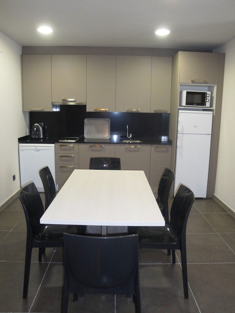 Pierre & Vacances Barcelona Sants — Hotel rooms in Barcelona, Catalonia
