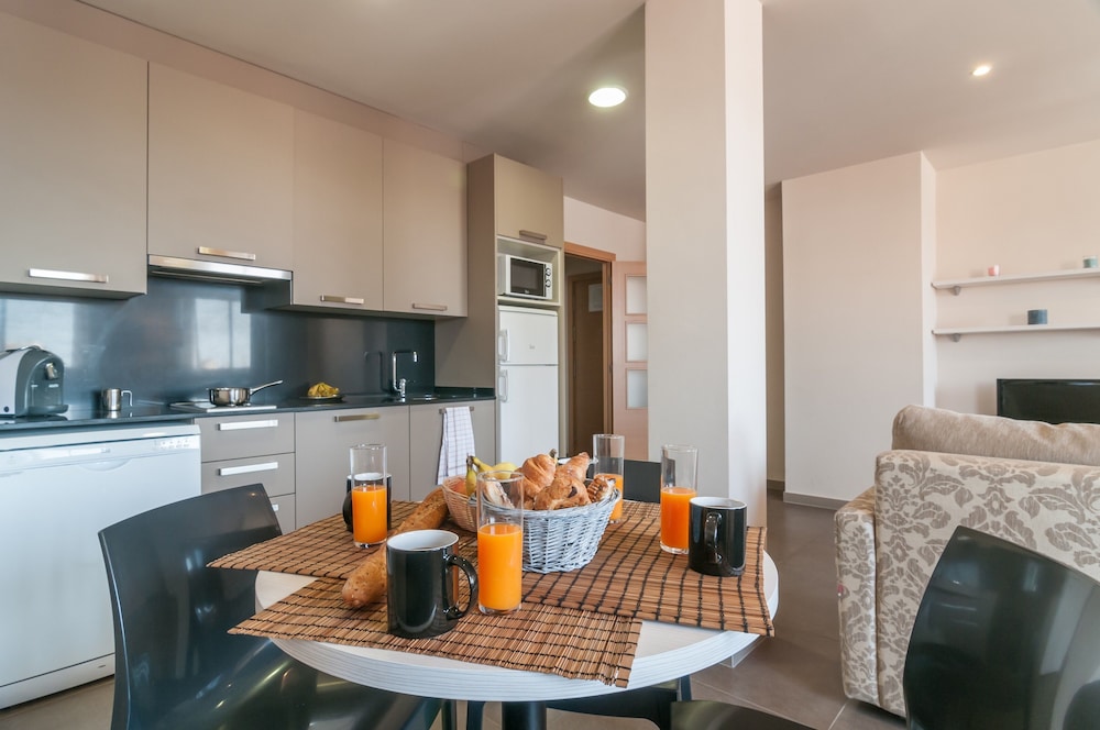 Pierre & Vacances Barcelona Sants — Hotel rooms in Barcelona, Catalonia