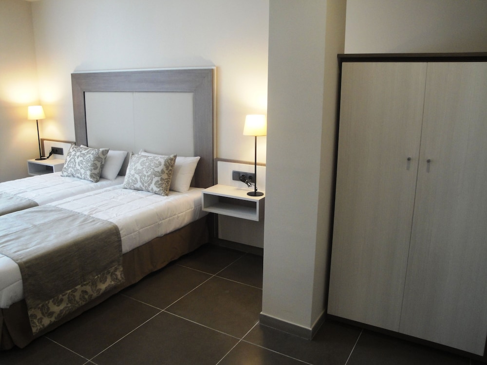 Pierre & Vacances Barcelona Sants — Hotel rooms in Barcelona, Catalonia