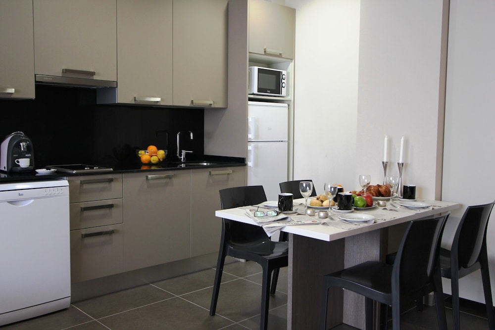 Pierre & Vacances Barcelona Sants — Hotel rooms in Barcelona, Catalonia
