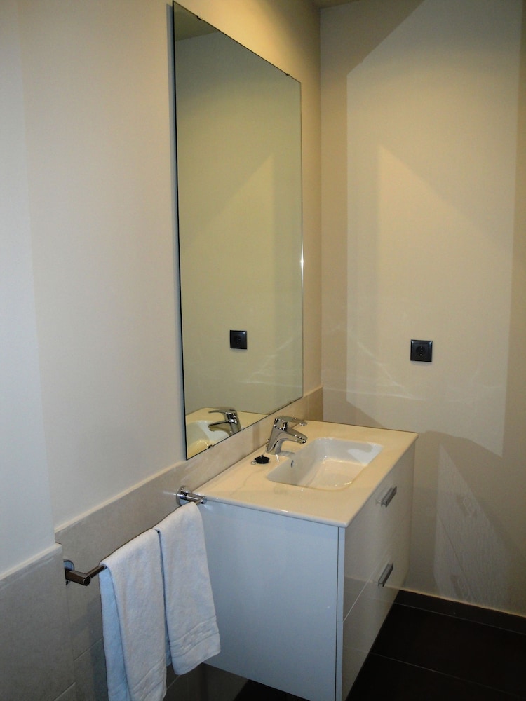 Pierre & Vacances Barcelona Sants — Hotel rooms in Barcelona, Catalonia
