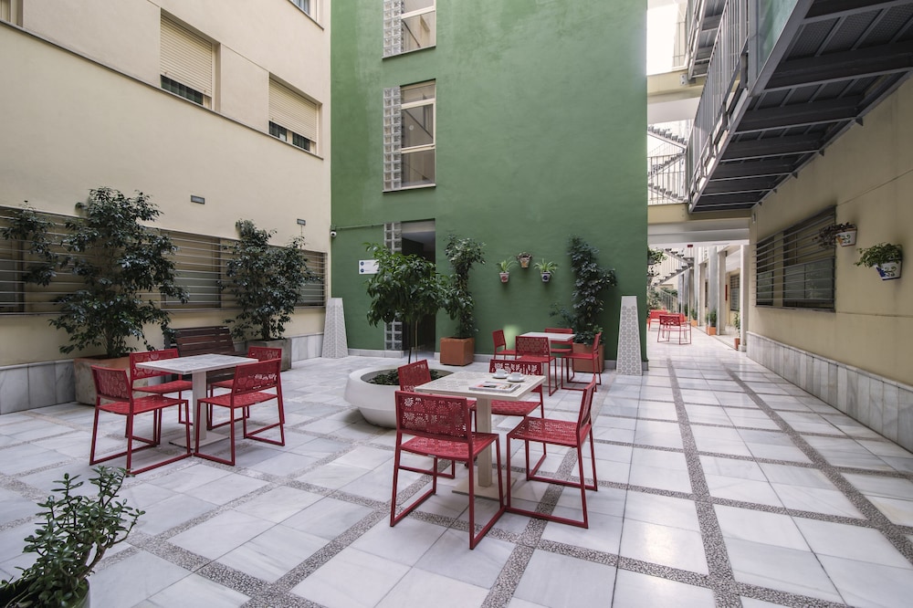 Pierre & Vacances Sevilla — Hotel building in Seville, Andalusia