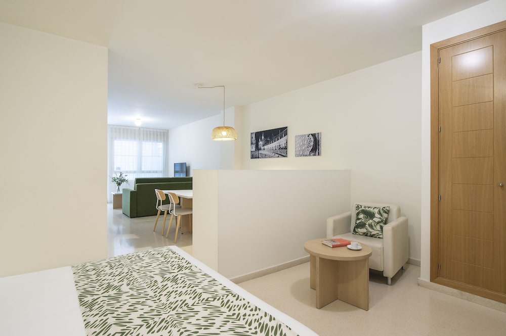 Pierre & Vacances Sevilla — Hotel rooms in Seville, Andalusia