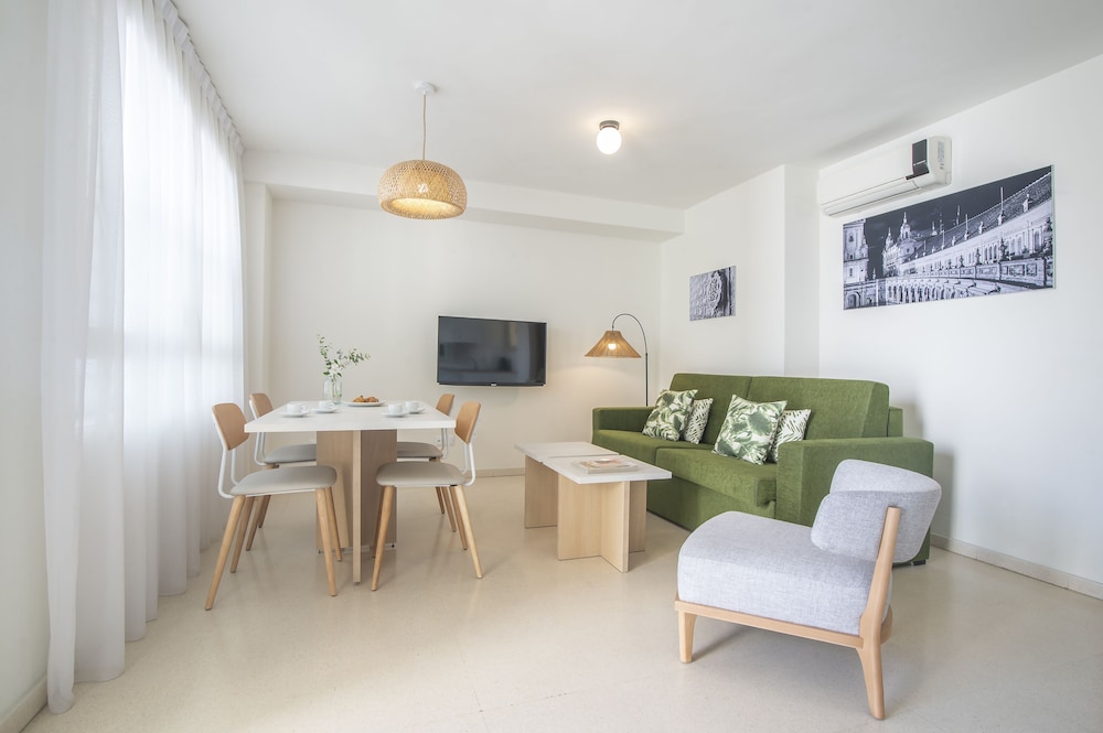 Pierre & Vacances Sevilla — Hotel rooms in Seville, Andalusia