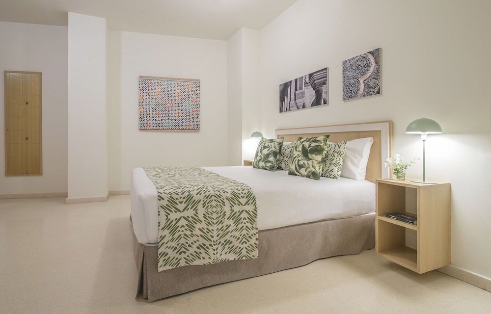 Pierre & Vacances Sevilla — Hotel rooms in Seville, Andalusia