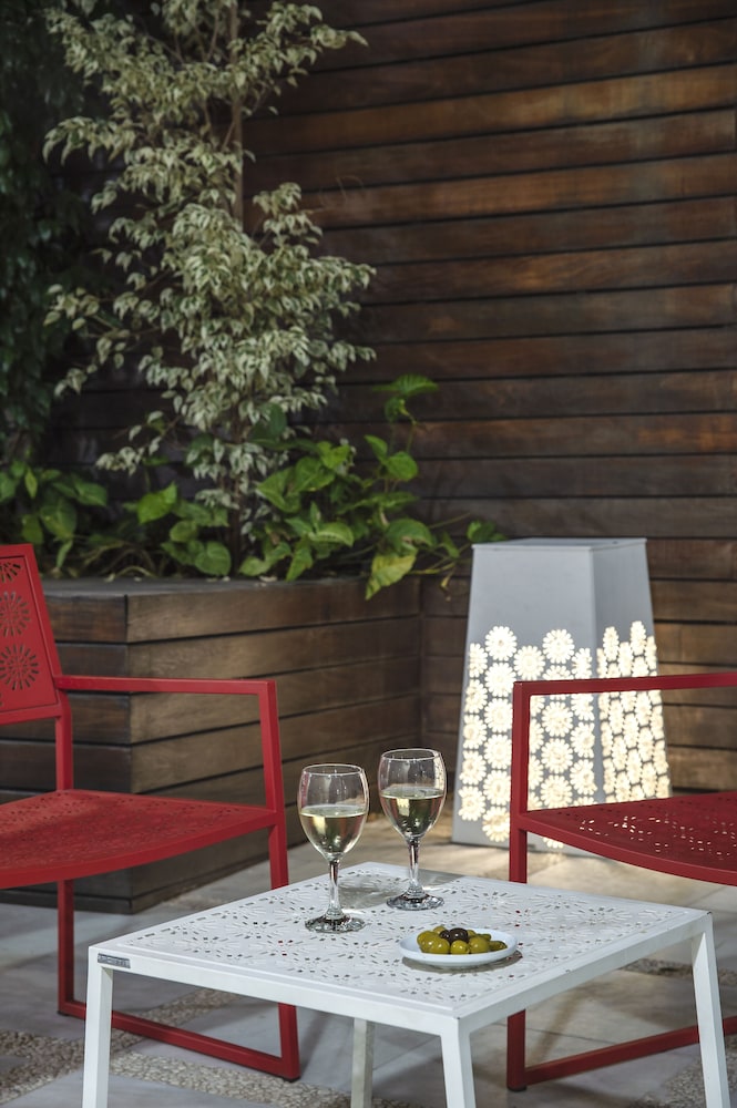 Pierre & Vacances Sevilla — Restaurant & bars in Seville, Andalusia