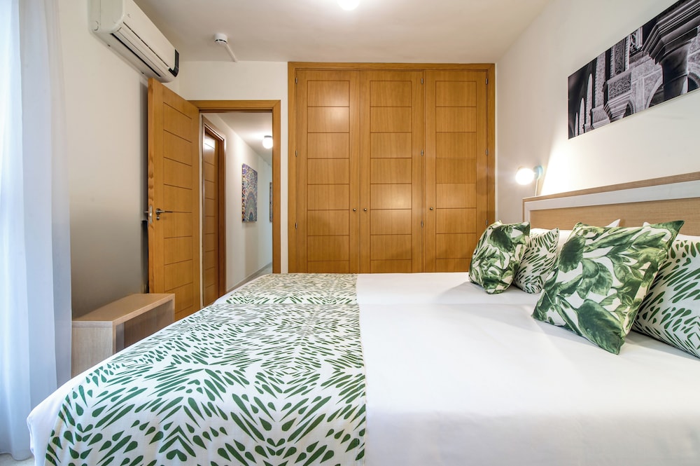 Pierre & Vacances Sevilla — Hotel rooms in Seville, Andalusia