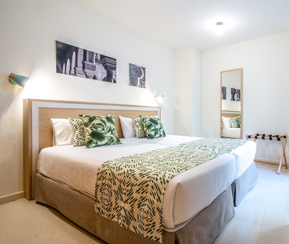 Pierre & Vacances Sevilla — Hotel rooms in Seville, Andalusia
