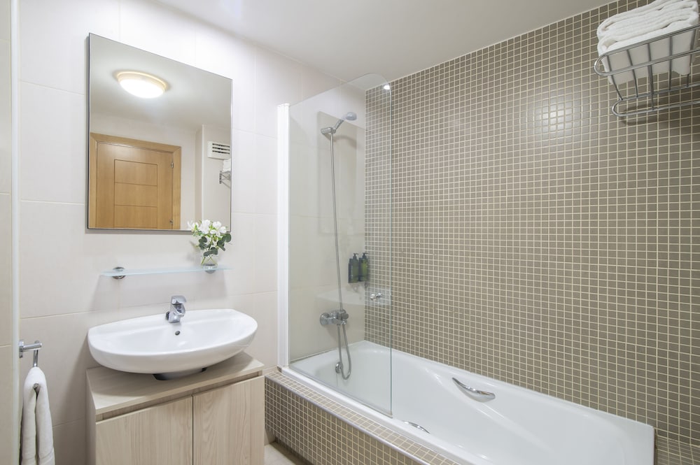 Pierre & Vacances Sevilla — Hotel rooms in Seville, Andalusia