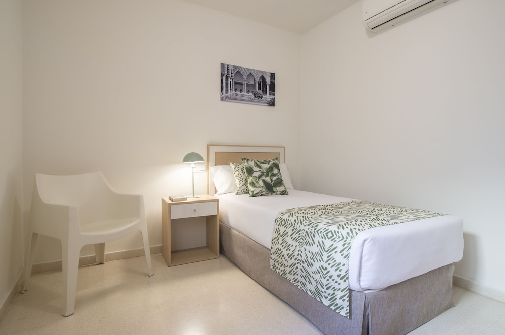 Pierre & Vacances Sevilla — Hotel rooms in Seville, Andalusia