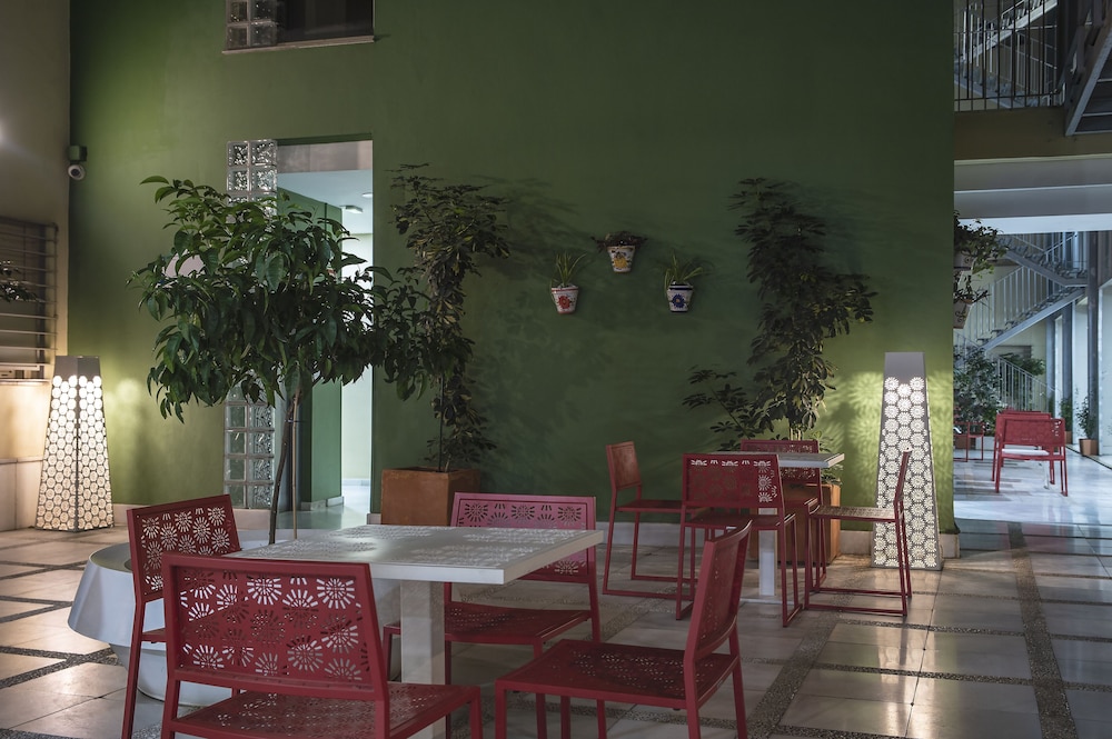 Pierre & Vacances Sevilla — Restaurant & bars in Seville, Andalusia
