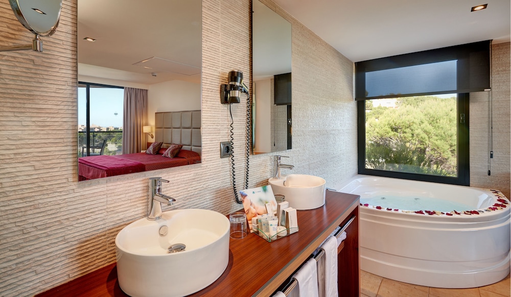 Protur Turó Pins Hotel — Hotel rooms in Cala Ratjada, Balearic Islands