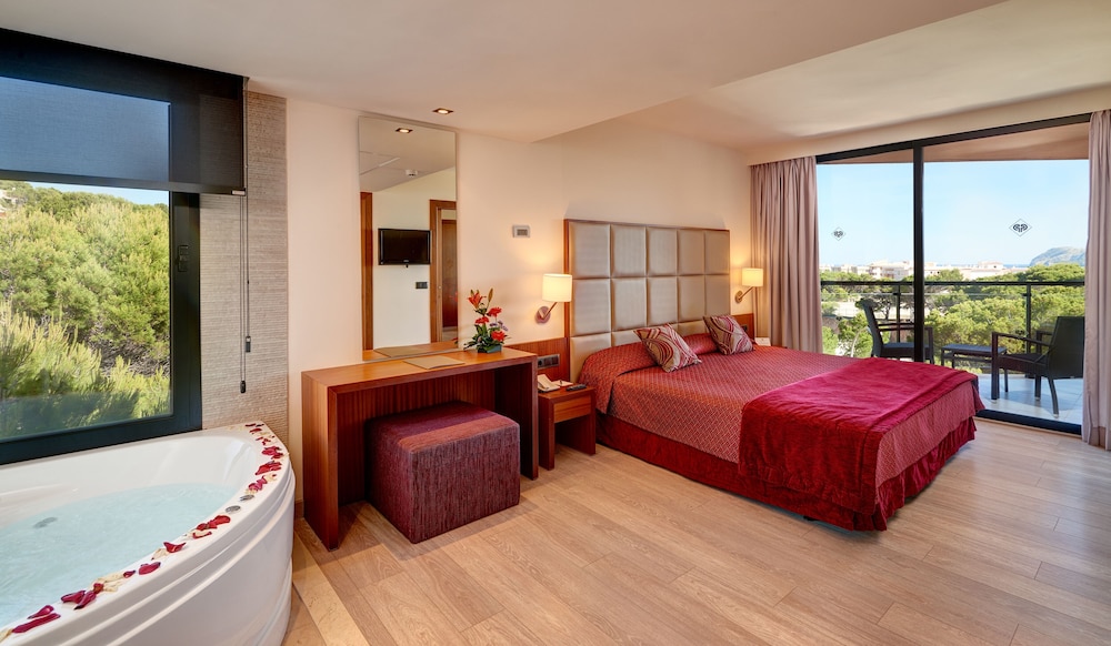 Protur Turó Pins Hotel — Hotel rooms in Cala Ratjada, Balearic Islands