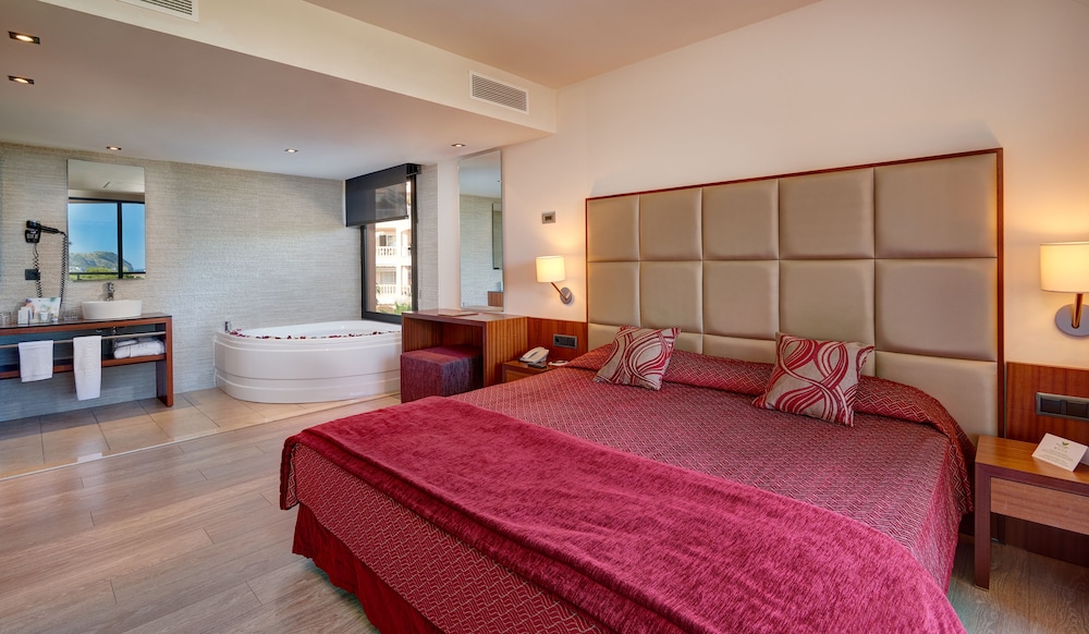 Protur Turó Pins Hotel — Hotel rooms in Cala Ratjada, Balearic Islands