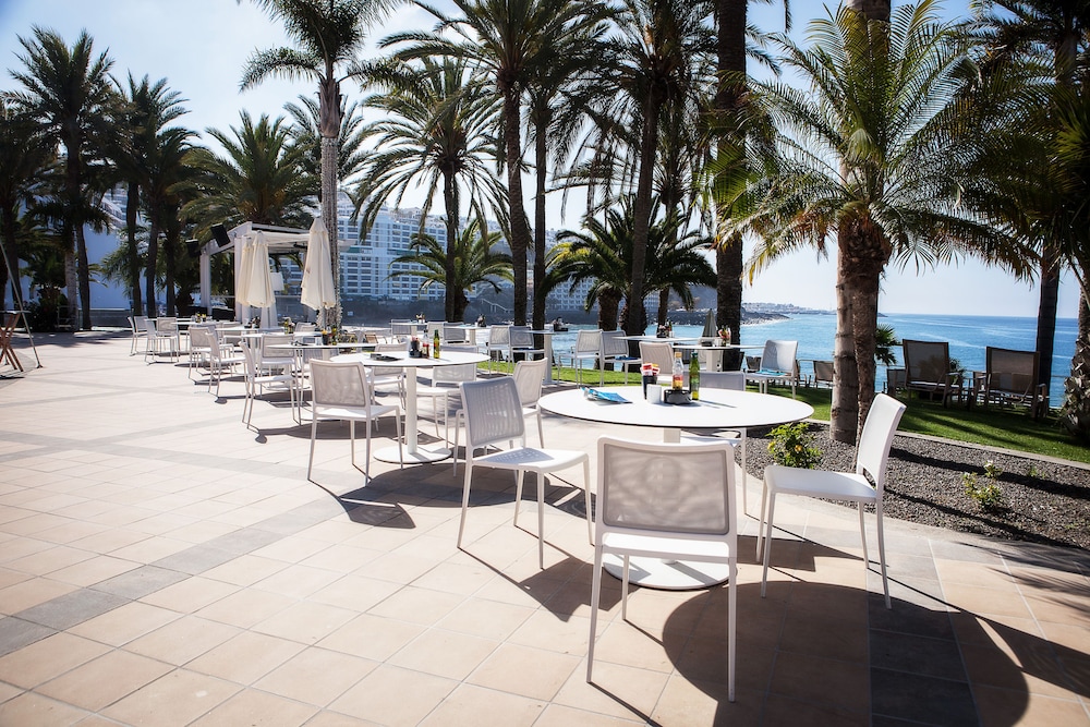 Radisson Blu Resort, Gran Canaria — Restaurant & bars in Arguineguin, Canary Islands
