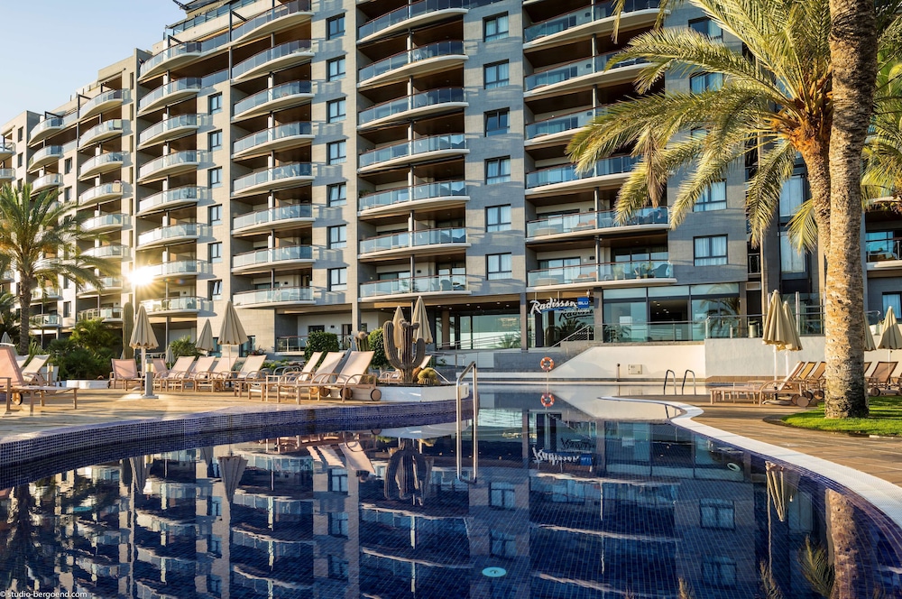 Radisson Blu Resort, Gran Canaria — Swimming pool in Arguineguin, Canary Islands