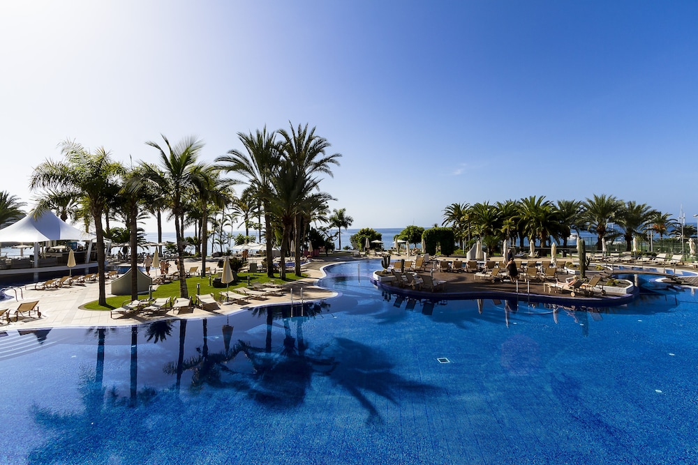 Radisson Blu Resort, Gran Canaria — Swimming pool in Arguineguin, Canary Islands