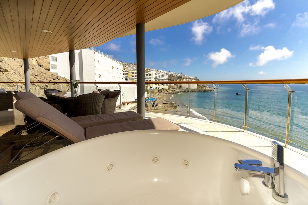 Radisson Blu Resort, Gran Canaria — Hotel rooms in Arguineguin, Canary Islands