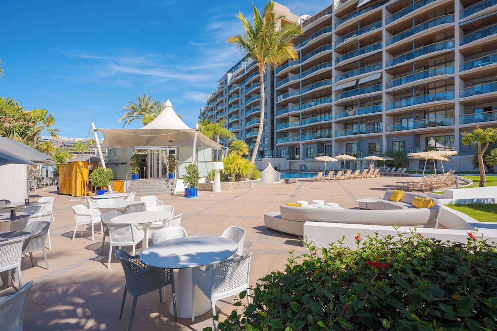 Radisson Blu Resort, Gran Canaria — Hotel building in Arguineguin, Canary Islands