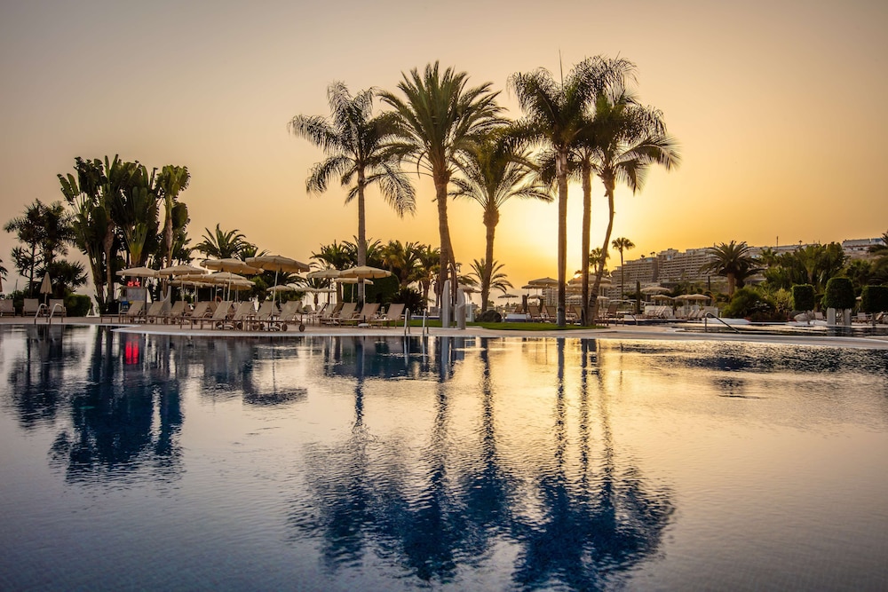 Radisson Blu Resort, Gran Canaria — Swimming pool in Arguineguin, Canary Islands