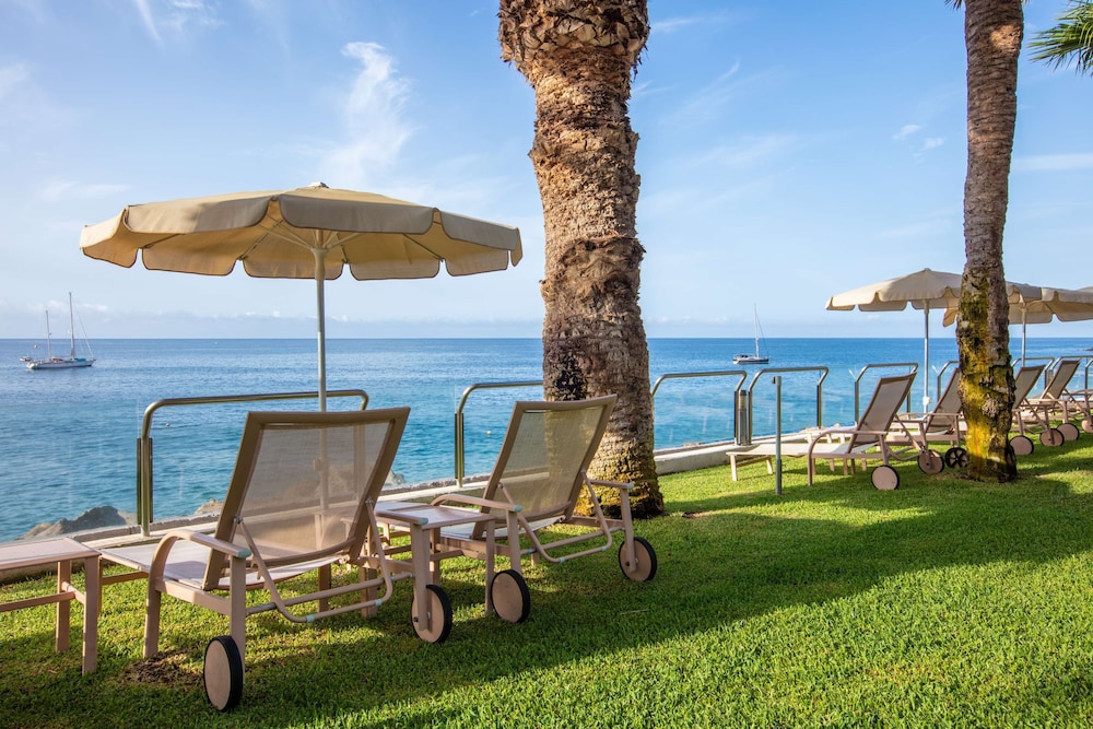Radisson Blu Resort, Gran Canaria — Beach in Arguineguin, Canary Islands