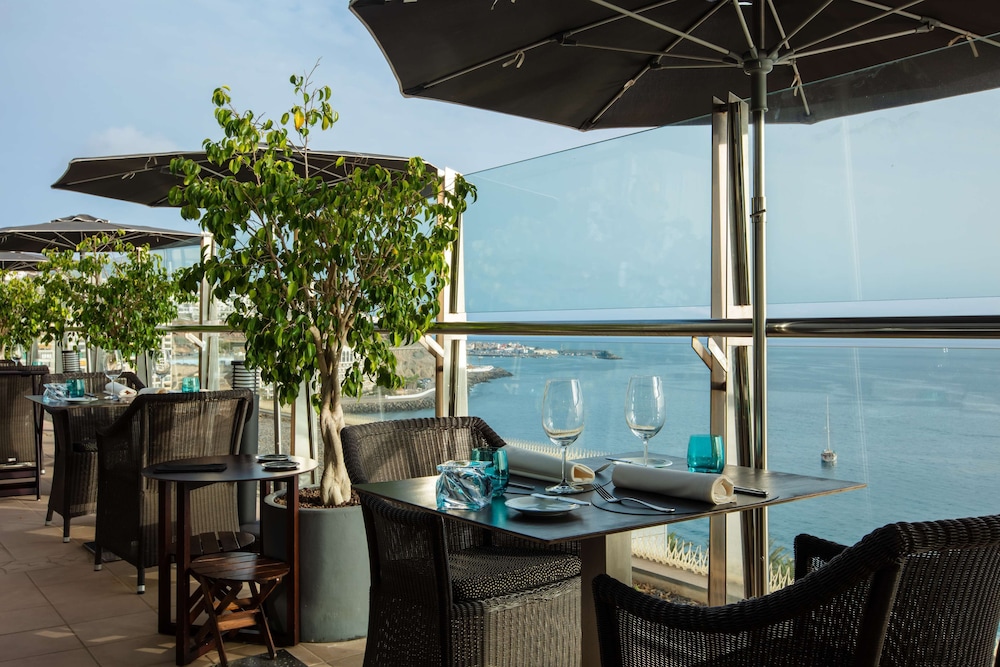 Radisson Blu Resort, Gran Canaria — Restaurant & bars in Arguineguin, Canary Islands