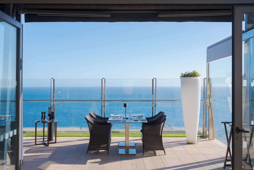 Radisson Blu Resort, Gran Canaria — Restaurant & bars in Arguineguin, Canary Islands