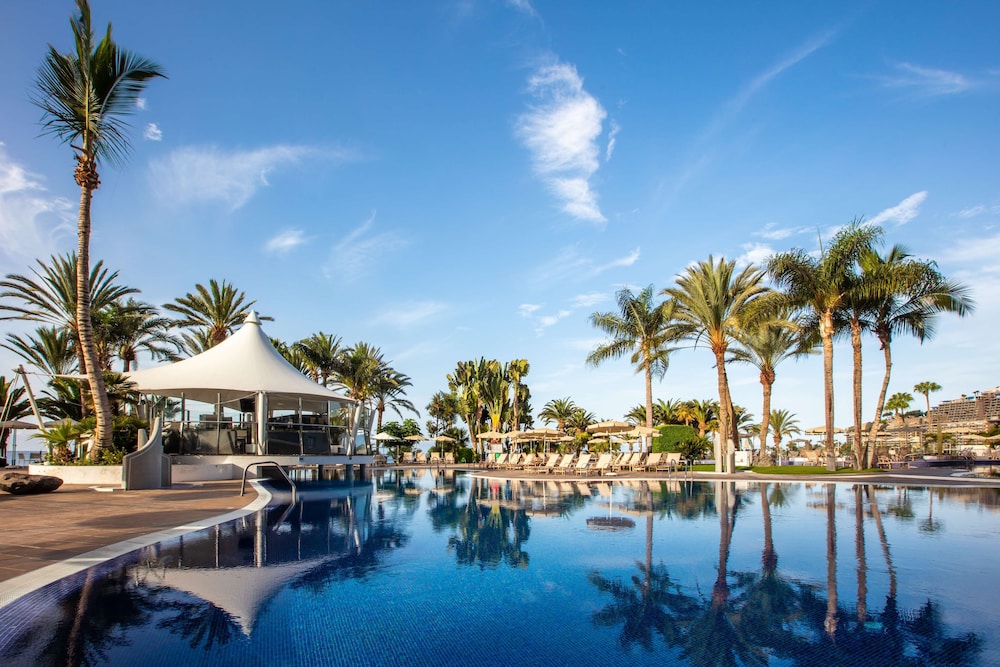 Radisson Blu Resort, Gran Canaria — Swimming pool in Arguineguin, Canary Islands